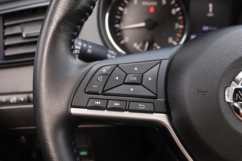 Nissan Rogue Sport Vehicle Image 12