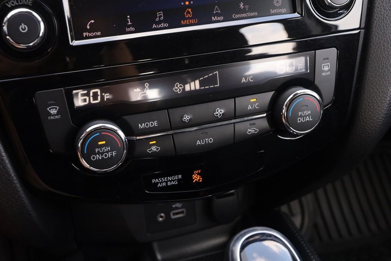 Nissan Rogue Sport Vehicle Image 19