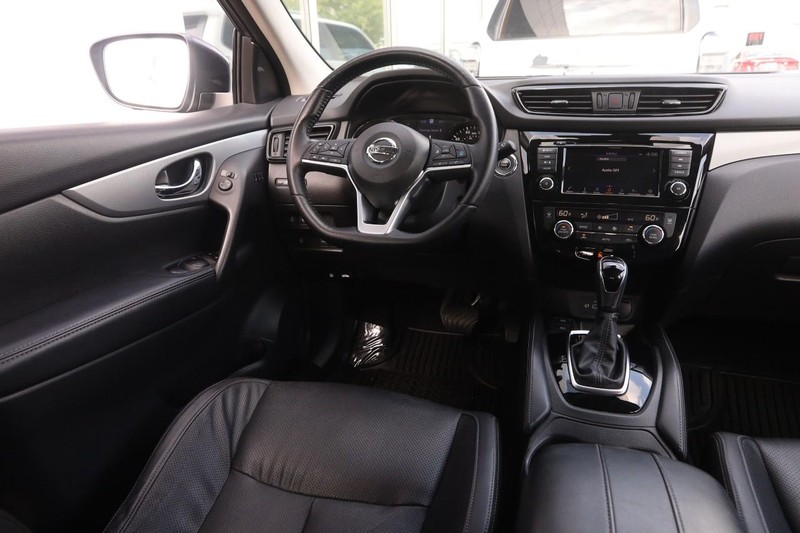 Nissan Rogue Sport Vehicle Image 23