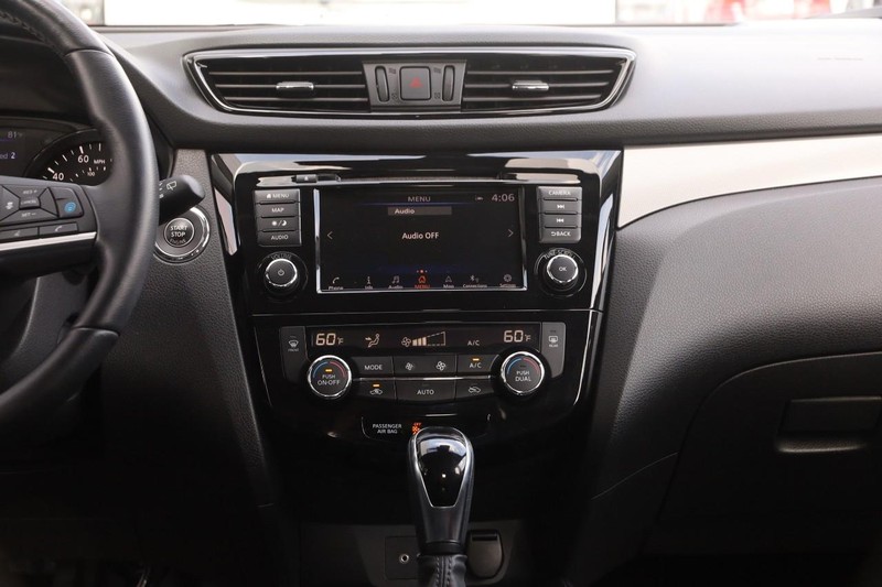 Nissan Rogue Sport Vehicle Image 25