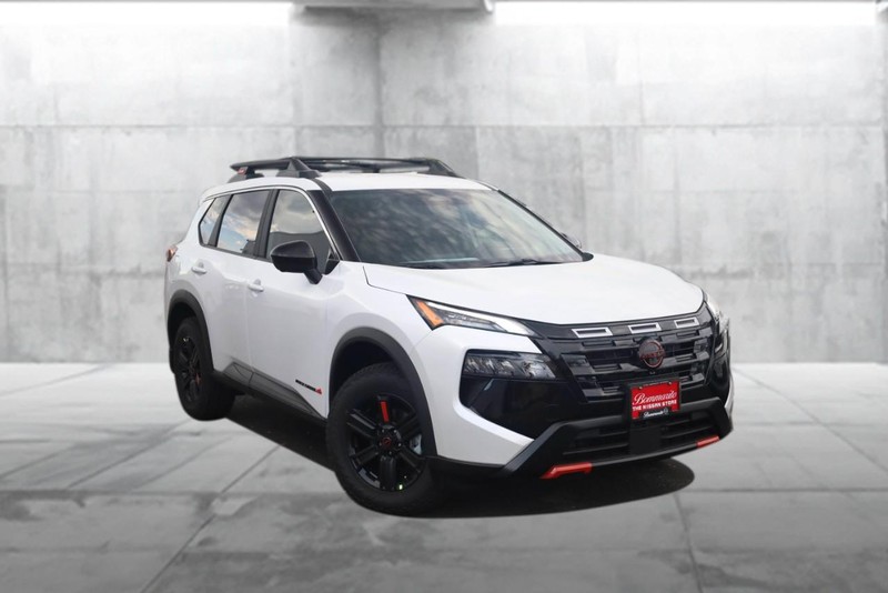 Nissan Rogue Vehicle Full-screen Gallery Image 2