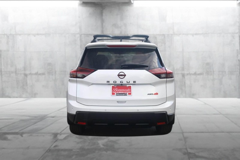 Nissan Rogue Vehicle Full-screen Gallery Image 6