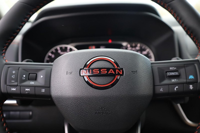 Nissan Rogue Vehicle Full-screen Gallery Image 9