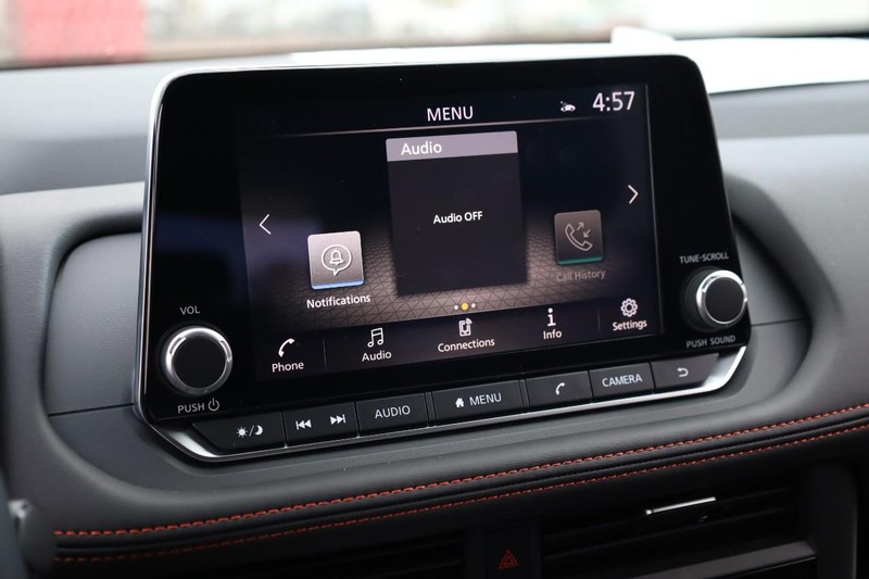 Nissan Rogue Vehicle Full-screen Gallery Image 11