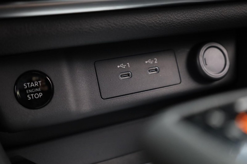 Nissan Rogue Vehicle Full-screen Gallery Image 14