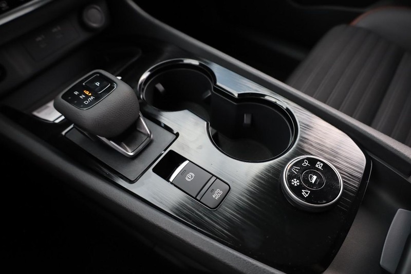 Nissan Rogue Vehicle Full-screen Gallery Image 15