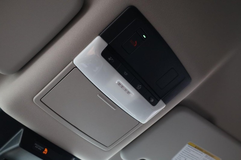 Nissan Rogue Vehicle Full-screen Gallery Image 16