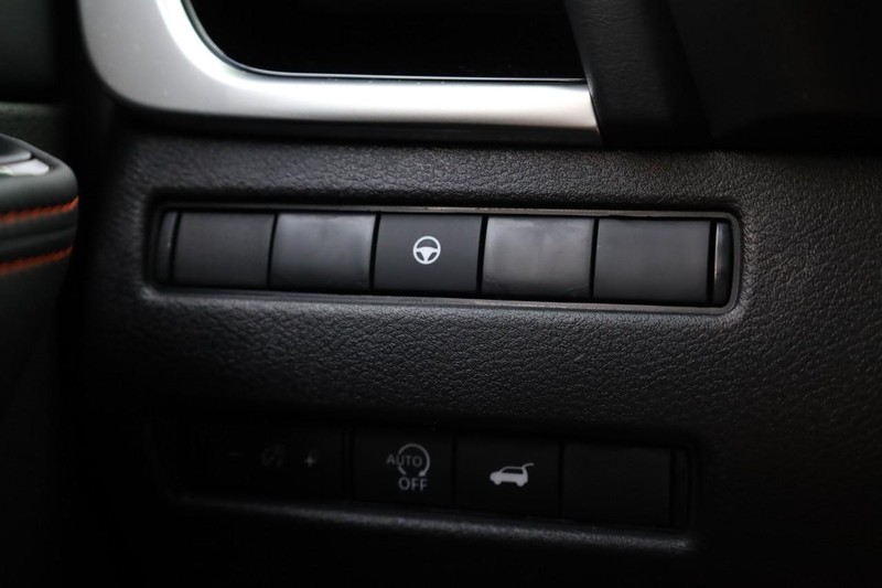 Nissan Rogue Vehicle Full-screen Gallery Image 18