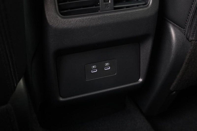 Nissan Rogue Vehicle Full-screen Gallery Image 21