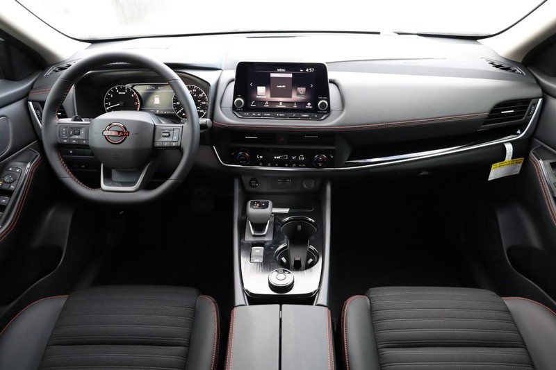 Nissan Rogue Vehicle Full-screen Gallery Image 22
