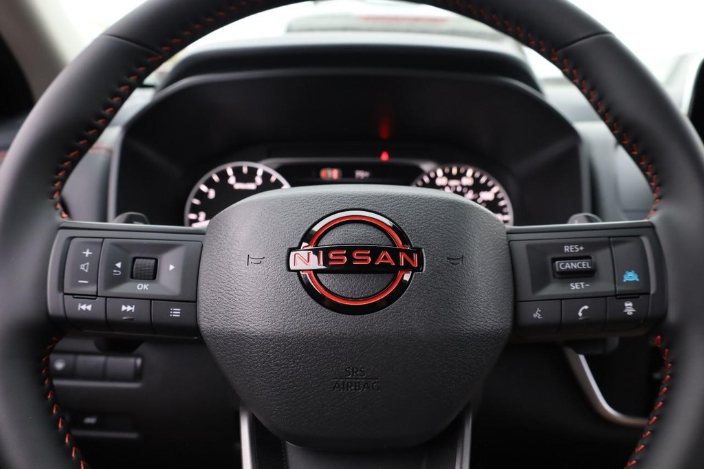 Nissan Rogue Vehicle Image 09