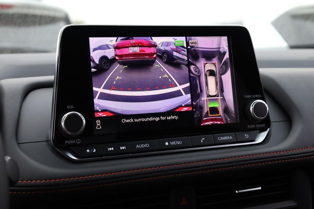 Nissan Rogue Vehicle Image 12