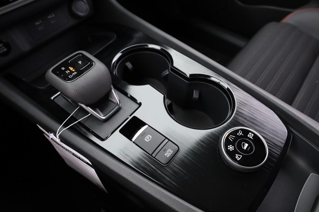 Nissan Rogue Vehicle Image 15