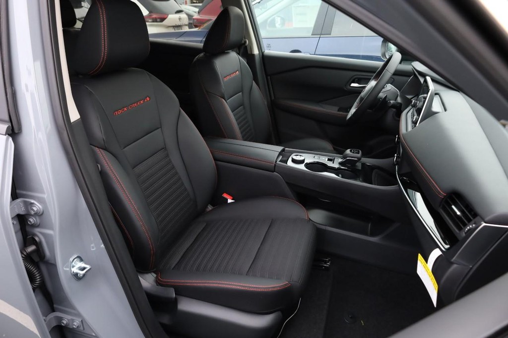 Nissan Rogue Vehicle Image 23