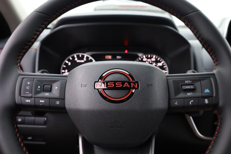 Nissan Rogue Vehicle Full-screen Gallery Image 9