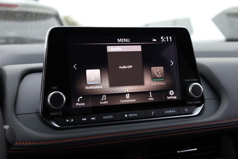 Nissan Rogue Vehicle Full-screen Gallery Image 11