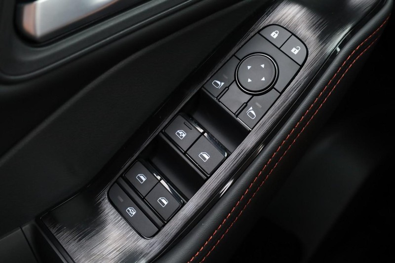 Nissan Rogue Vehicle Full-screen Gallery Image 16