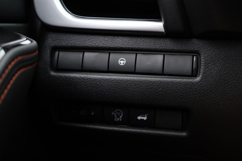 Nissan Rogue Vehicle Full-screen Gallery Image 17