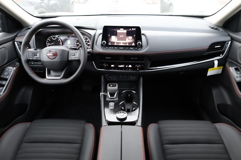 Nissan Rogue Vehicle Full-screen Gallery Image 21