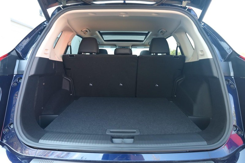 Nissan Rogue Vehicle Full-screen Gallery Image 7