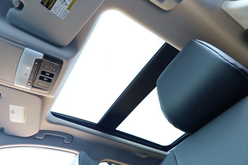 Nissan Rogue Vehicle Full-screen Gallery Image 8