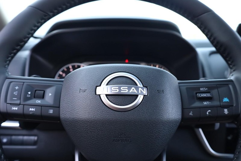 Nissan Rogue Vehicle Full-screen Gallery Image 11