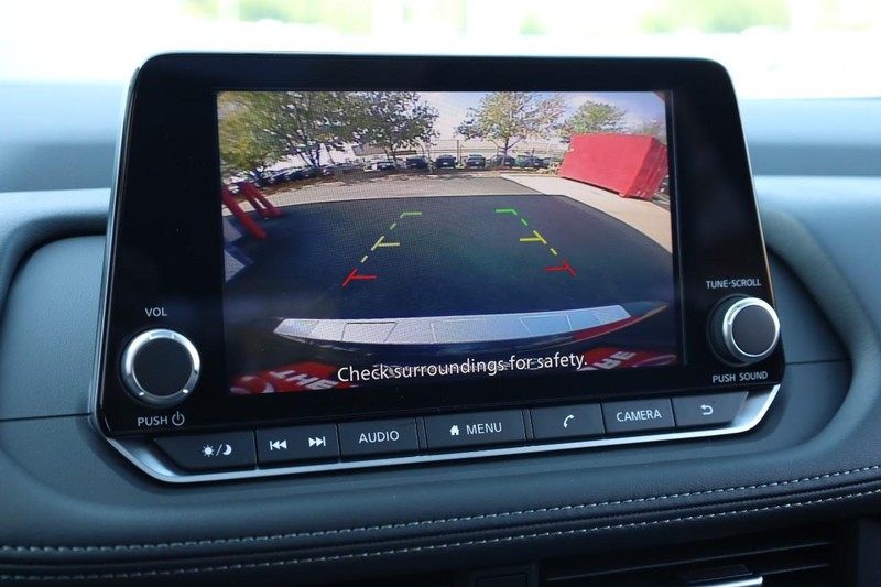 Nissan Rogue Vehicle Full-screen Gallery Image 14