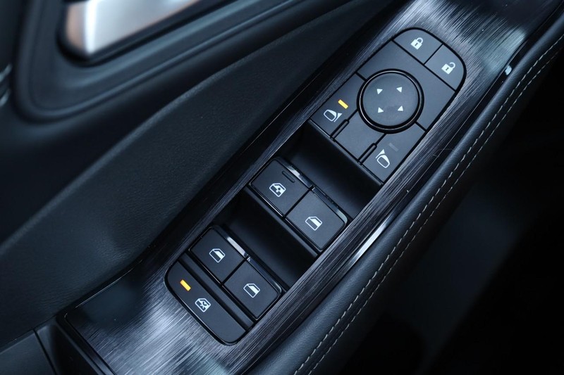 Nissan Rogue Vehicle Full-screen Gallery Image 19