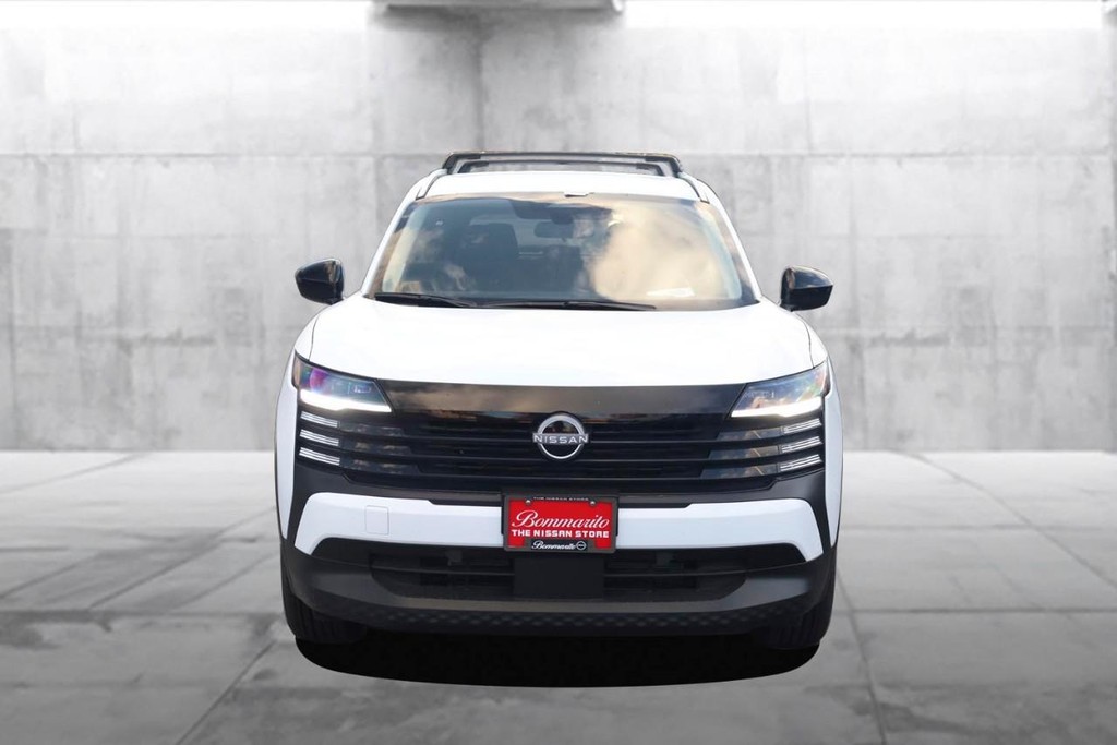 Nissan Kicks Vehicle Image 04