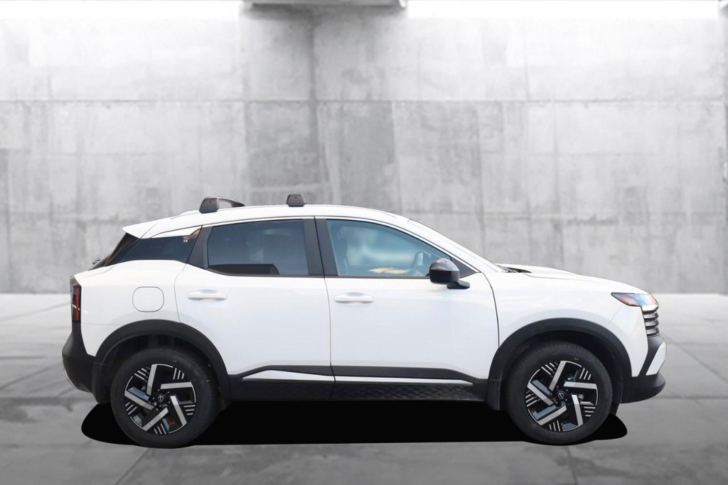 Nissan Kicks Vehicle Image 05