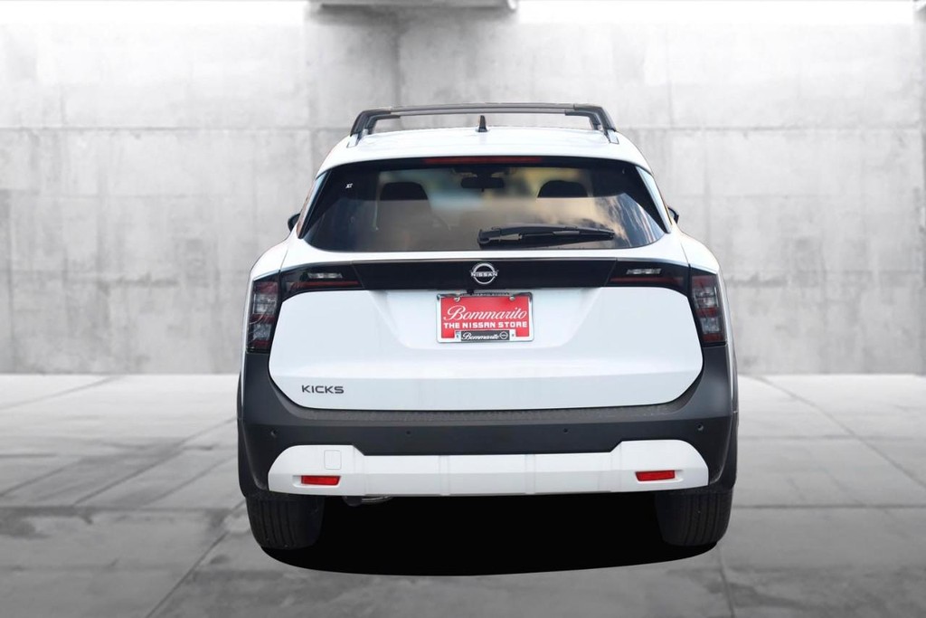 Nissan Kicks Vehicle Image 06