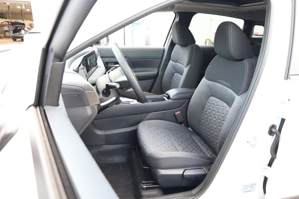 Nissan Kicks Vehicle Image 10