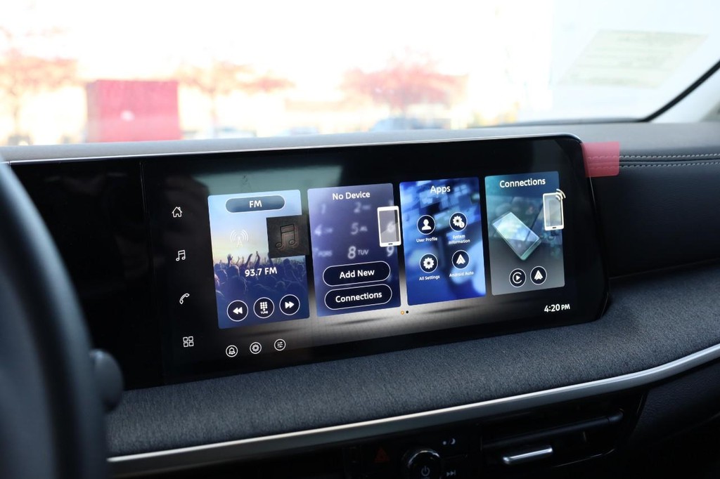 Nissan Kicks Vehicle Image 13