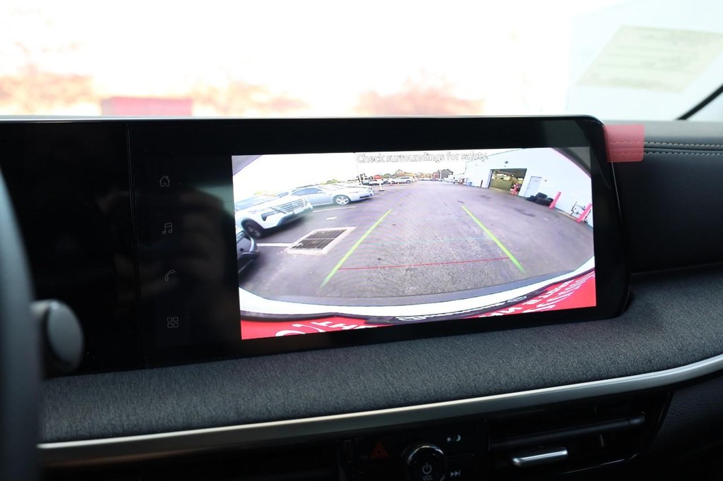 Nissan Kicks Vehicle Image 14