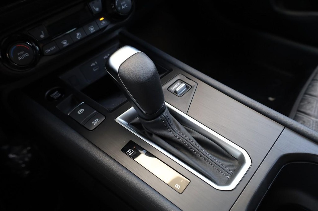 Nissan Kicks Vehicle Image 18