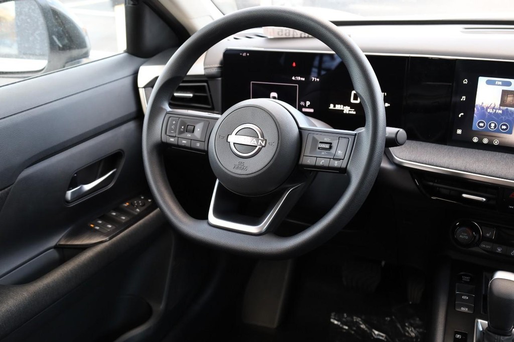 Nissan Kicks Vehicle Image 25