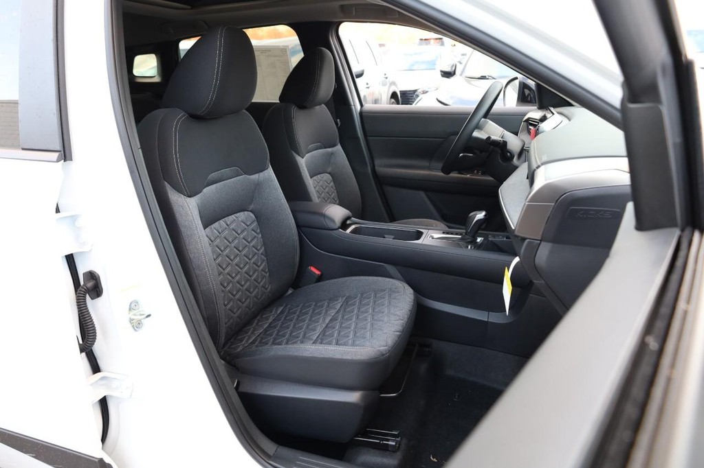 Nissan Kicks Vehicle Image 26