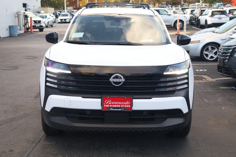 Nissan Kicks Vehicle Image 04