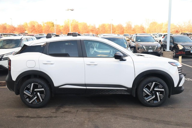 Nissan Kicks Vehicle Image 05