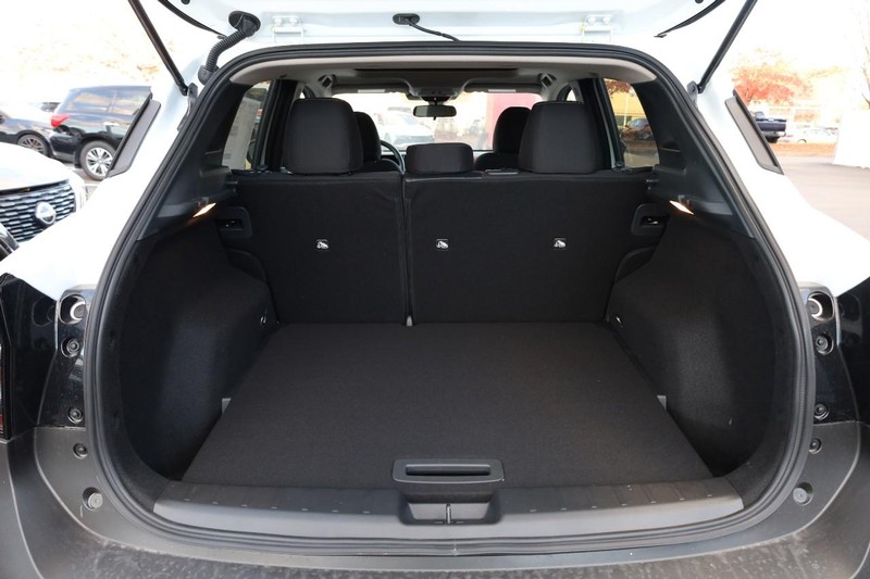 Nissan Kicks Vehicle Image 07