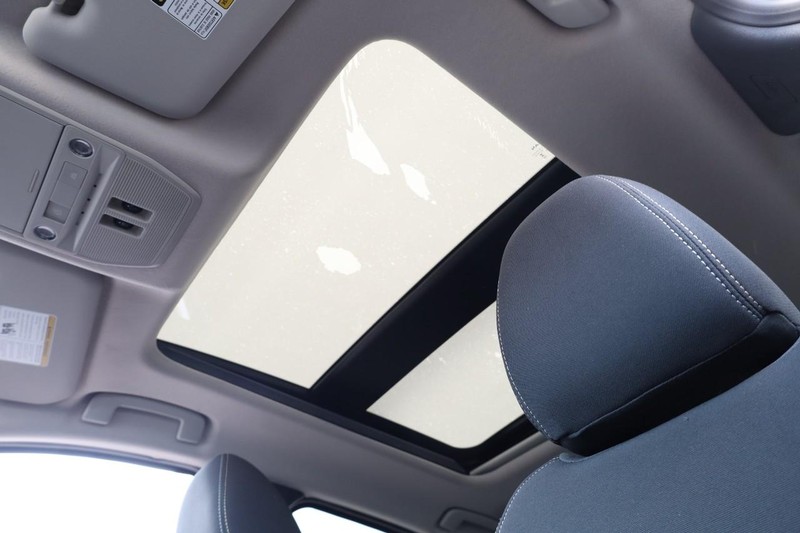 Nissan Kicks Vehicle Image 08