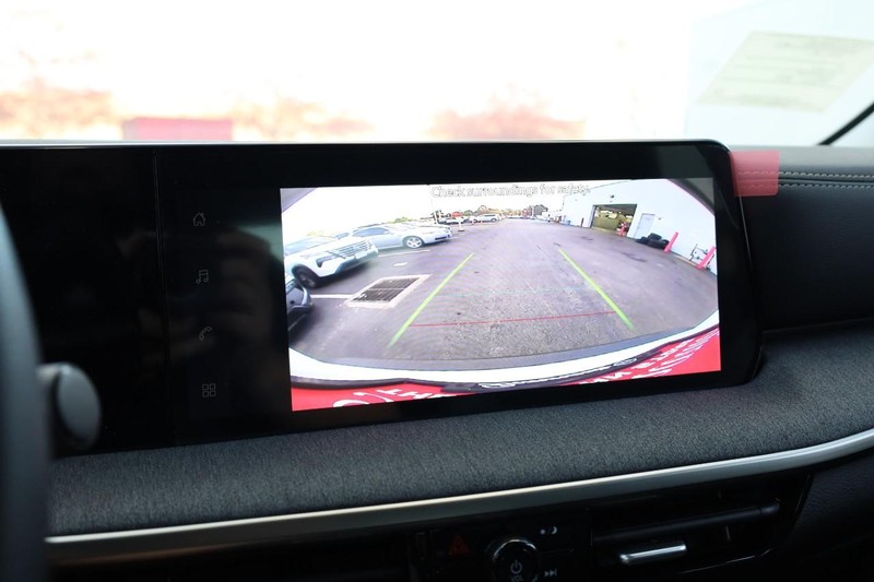 Nissan Kicks Vehicle Image 14