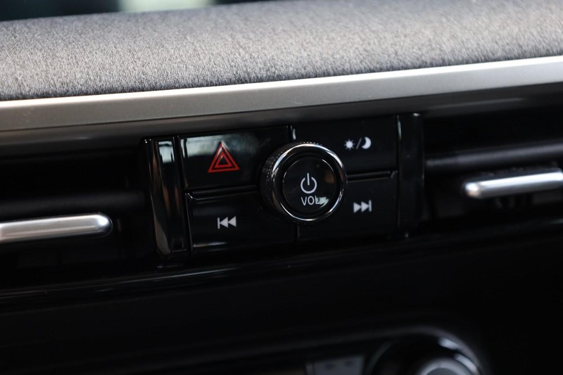 Nissan Kicks Vehicle Image 15