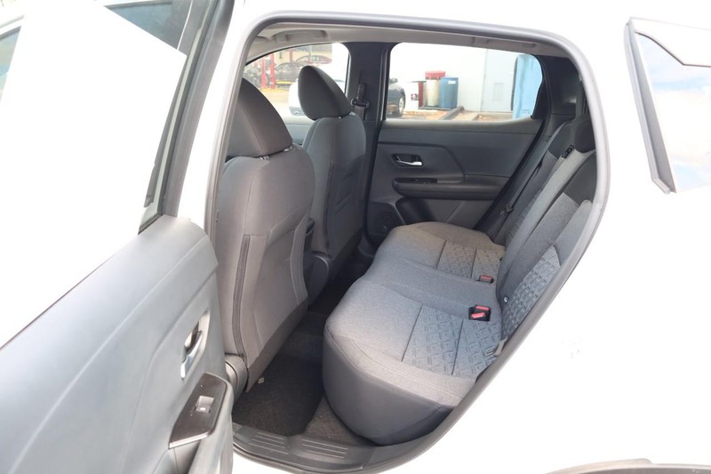 Nissan Kicks Vehicle Image 23