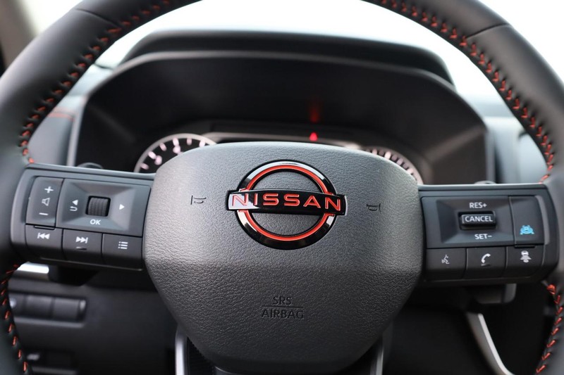 Nissan Rogue Vehicle Full-screen Gallery Image 9