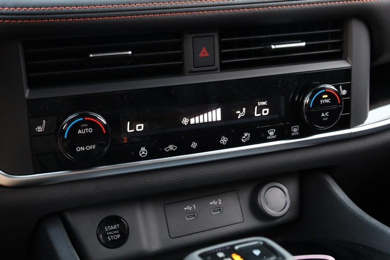 Nissan Rogue Vehicle Full-screen Gallery Image 13