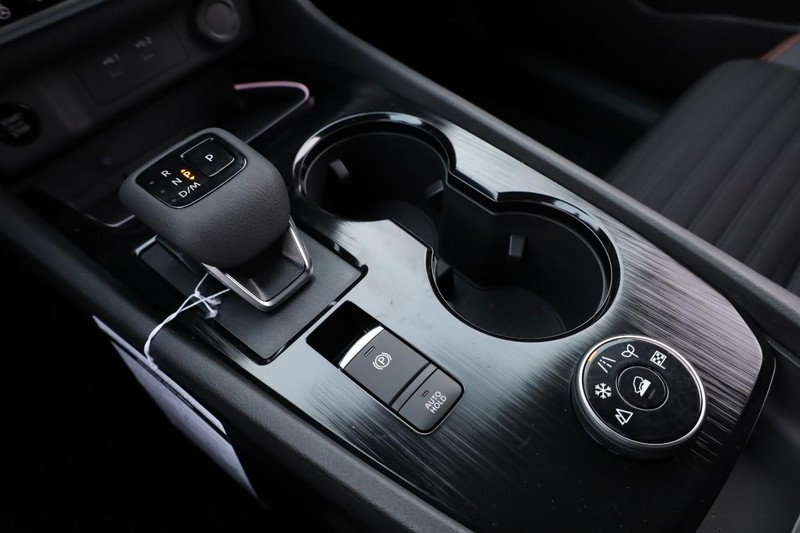 Nissan Rogue Vehicle Full-screen Gallery Image 15