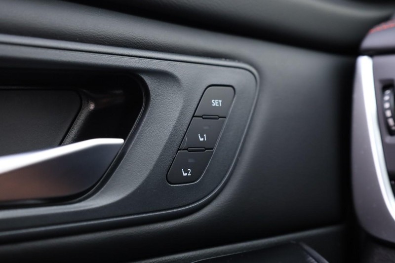 Nissan Rogue Vehicle Full-screen Gallery Image 18