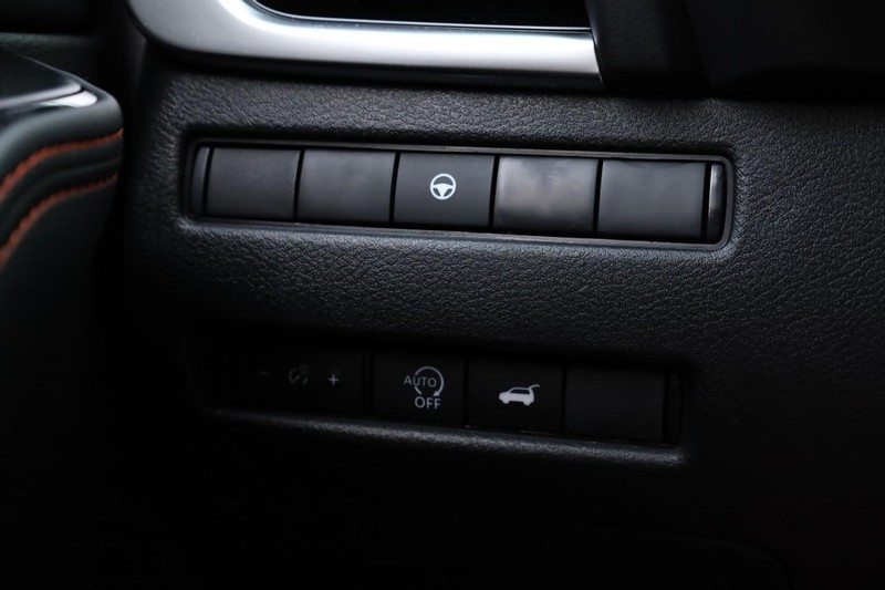 Nissan Rogue Vehicle Full-screen Gallery Image 19