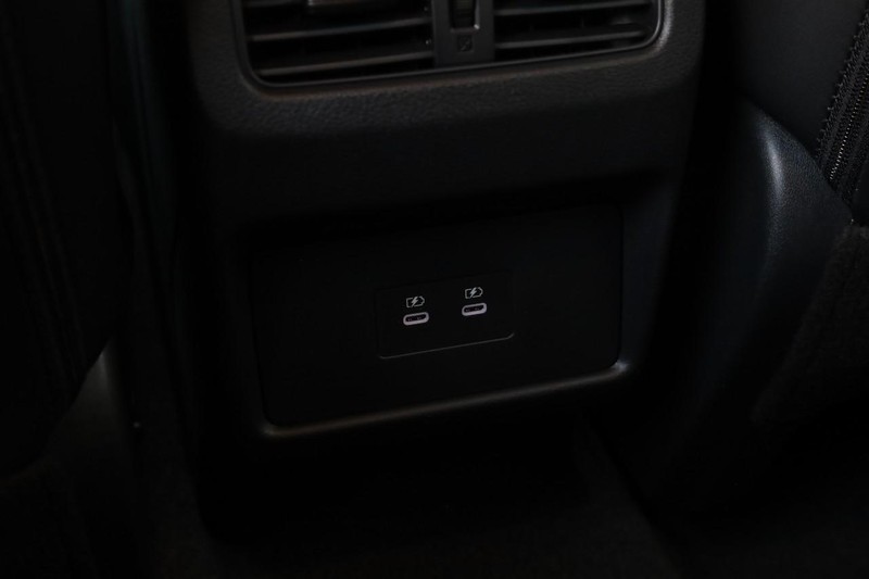 Nissan Rogue Vehicle Full-screen Gallery Image 22